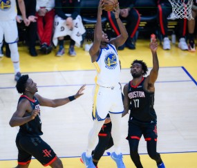 库里：你能看出贝西的比赛感觉很好&amp;他充满侵略性 14分12板很关键